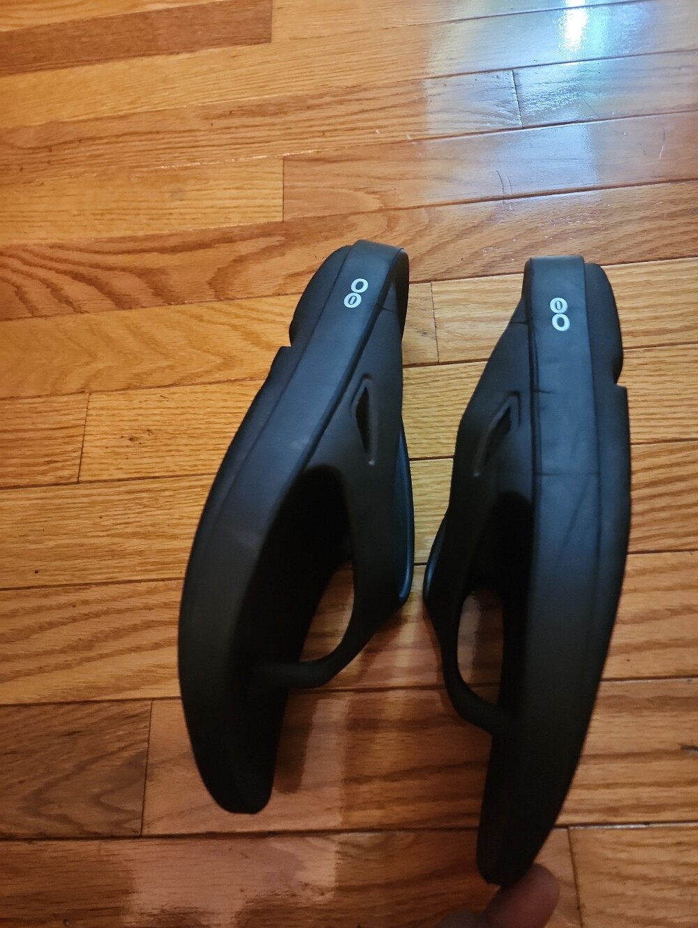 OOFOS Oolala Black Women's Recovery Flip Flop Sandals - Picture 4 of 7